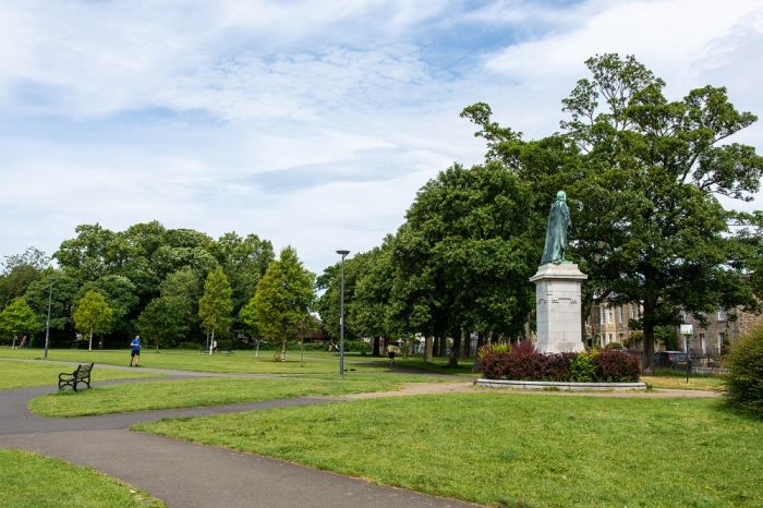 Victoria Park - Edward VII statue
